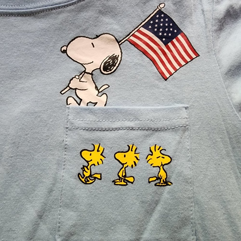 Juniors XS Peanuts Snoopy & Woodstock American Flag Pocketed Graphic Tee NWT - Picture 2 of 5